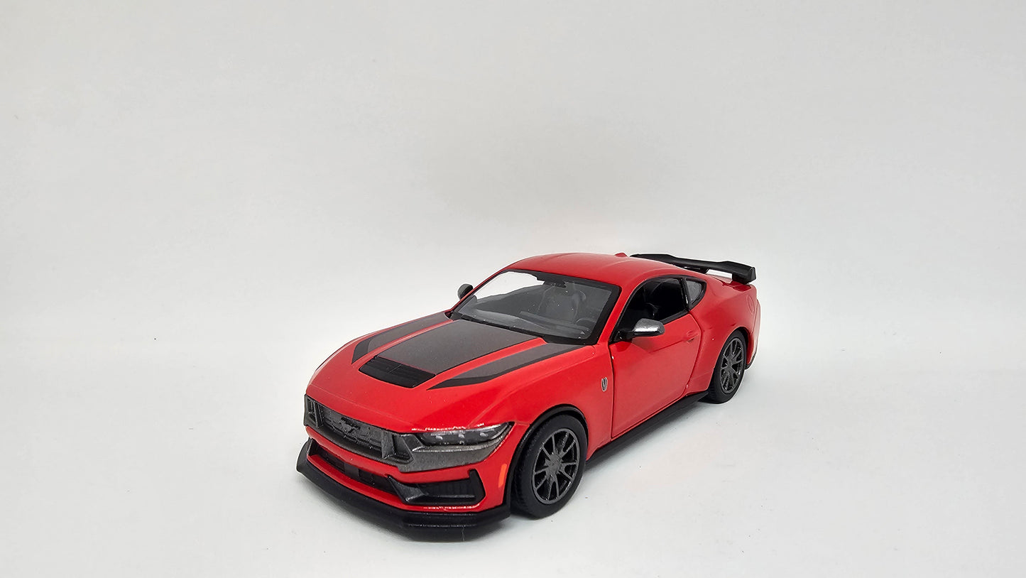 Ford Mustang Dark Horse (2024) Escala 1/38 Kinsmart