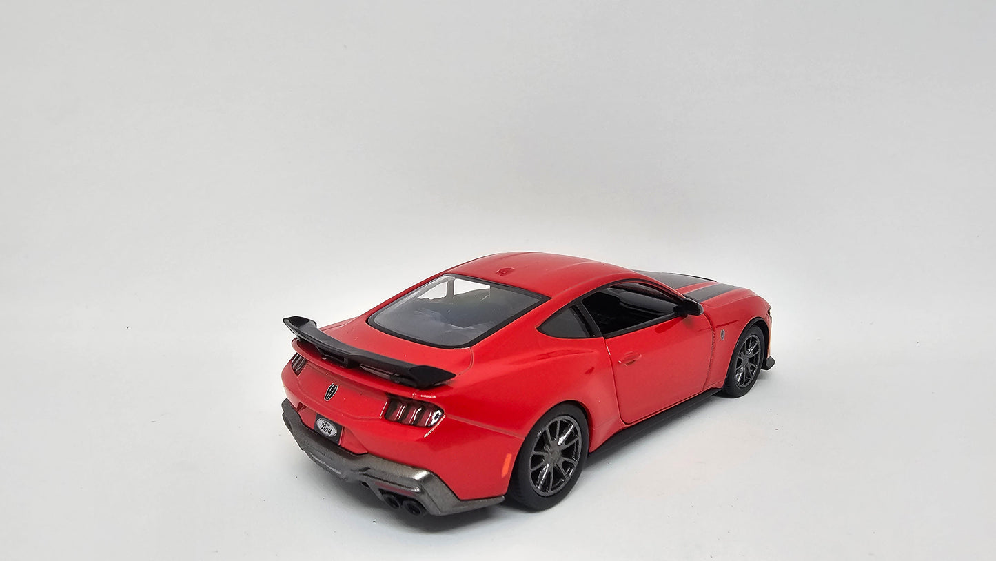 Ford Mustang Dark Horse (2024) Escala 1/38 Kinsmart