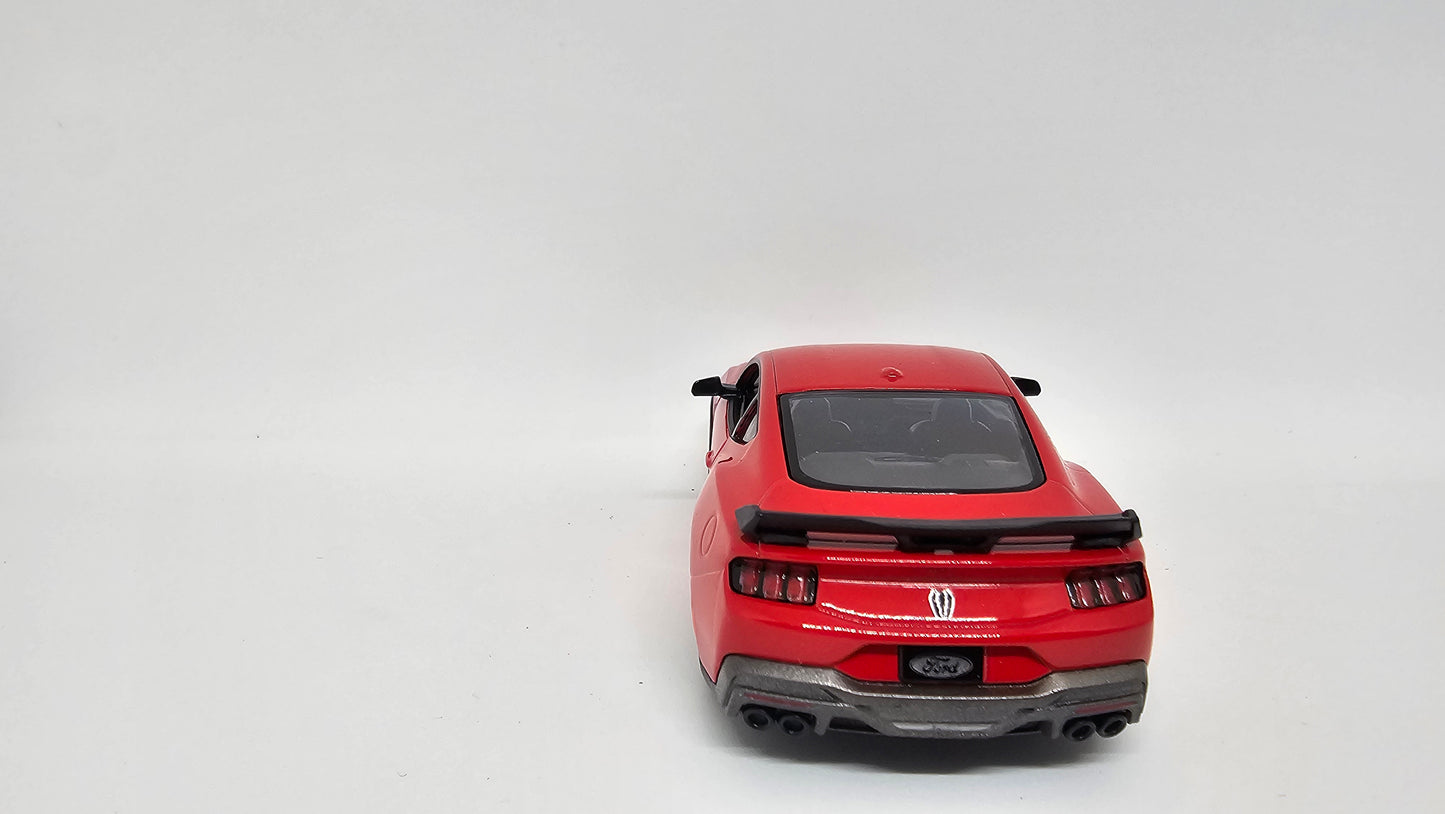 Ford Mustang Dark Horse (2024) Escala 1/38 Kinsmart