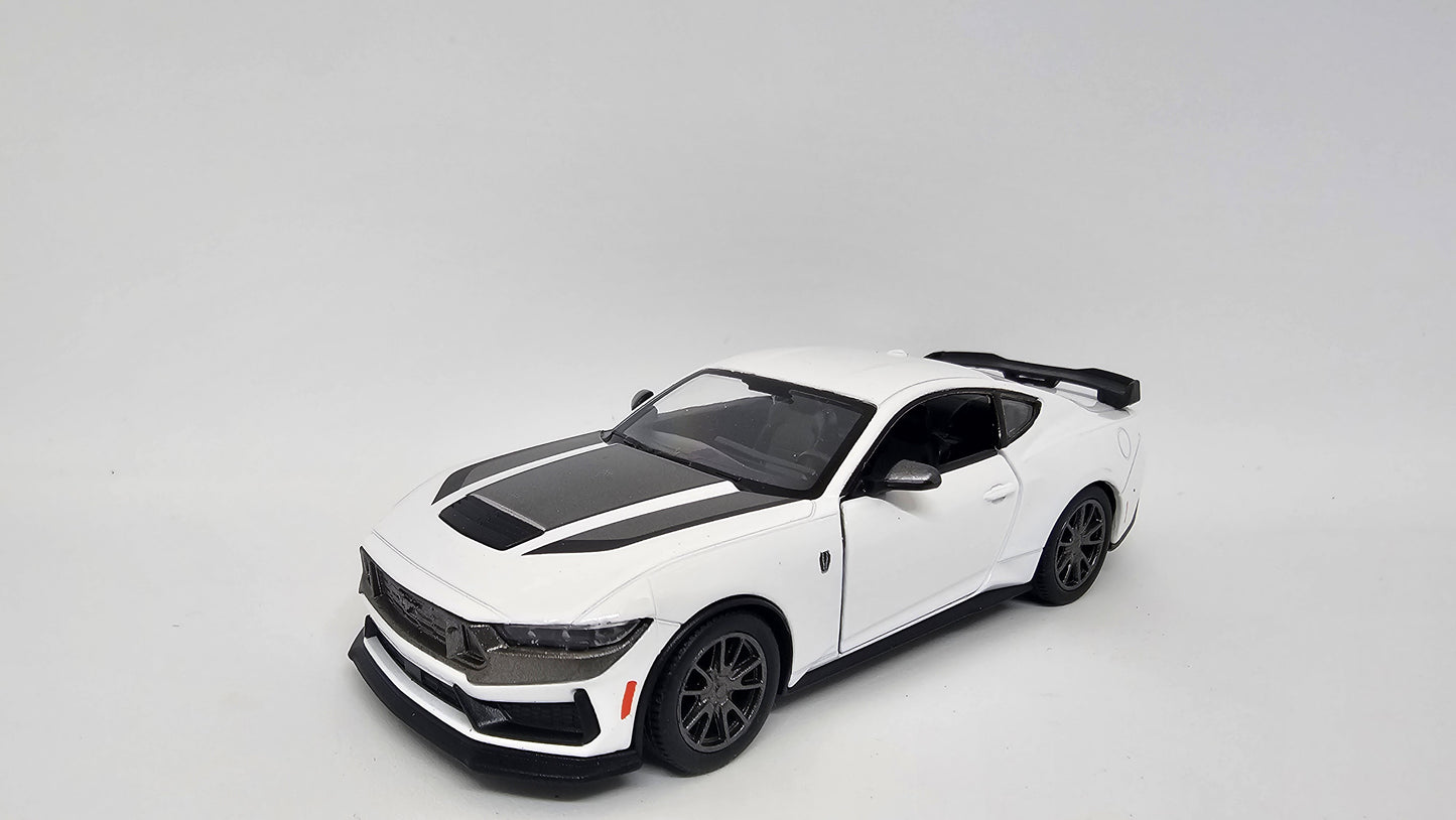 Ford Mustang Dark Horse (2024) Escala 1/38 Kinsmart