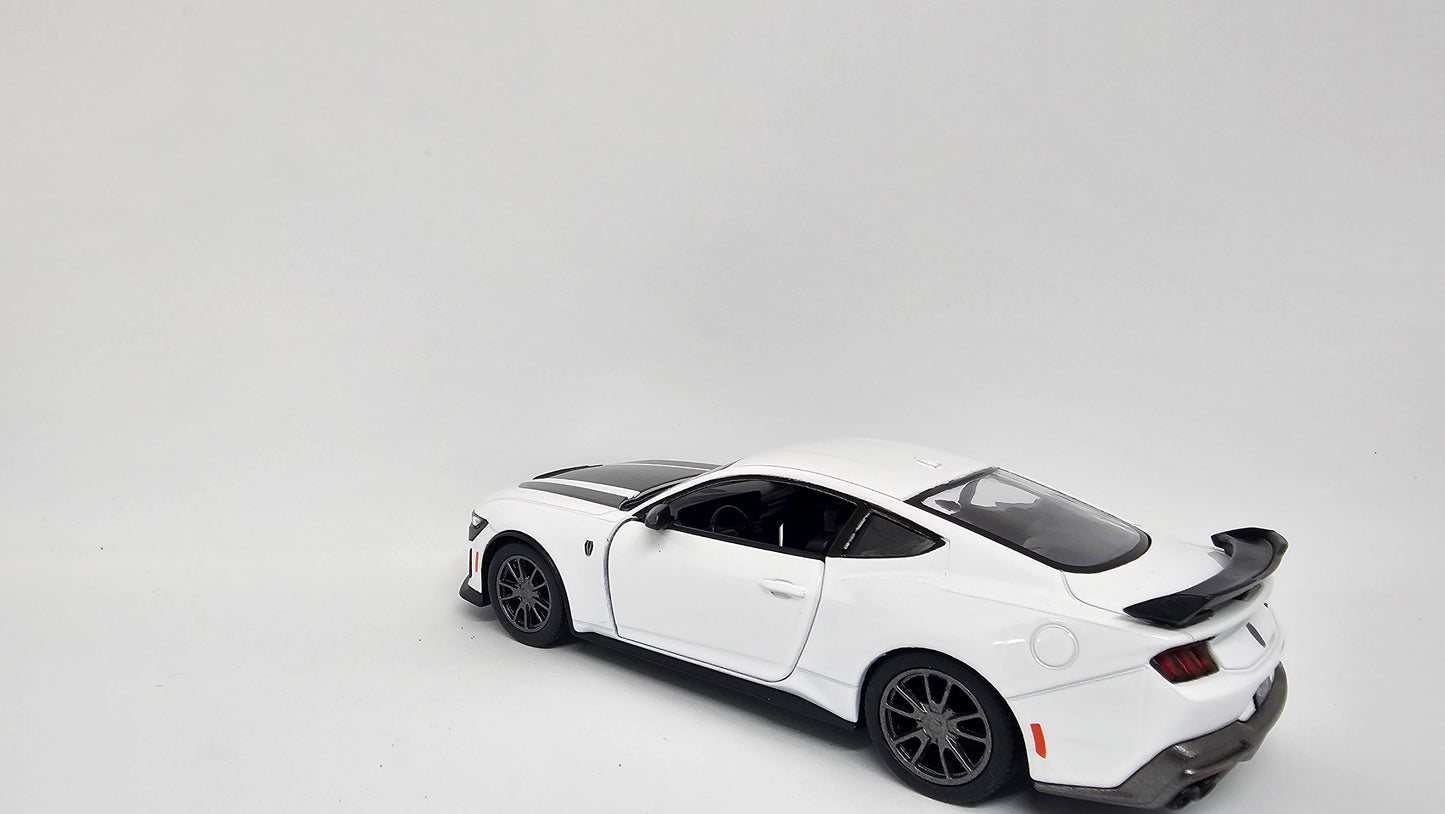 Ford Mustang Dark Horse (2024) Escala 1/38 Kinsmart