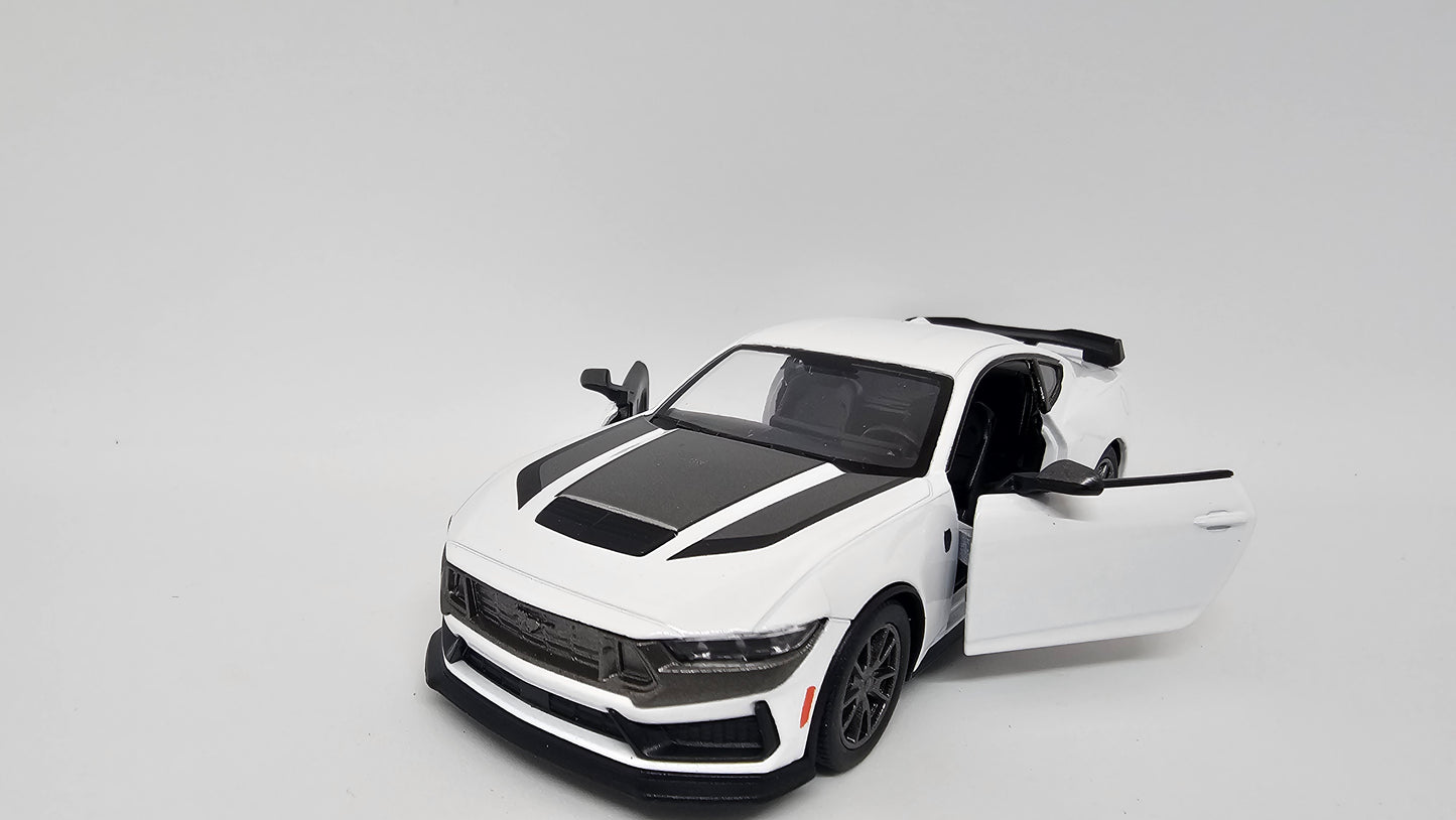 Ford Mustang Dark Horse (2024) Escala 1/38 Kinsmart
