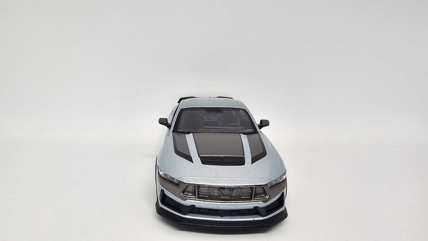 Ford Mustang Dark Horse (2024) Escala 1/38 Kinsmart