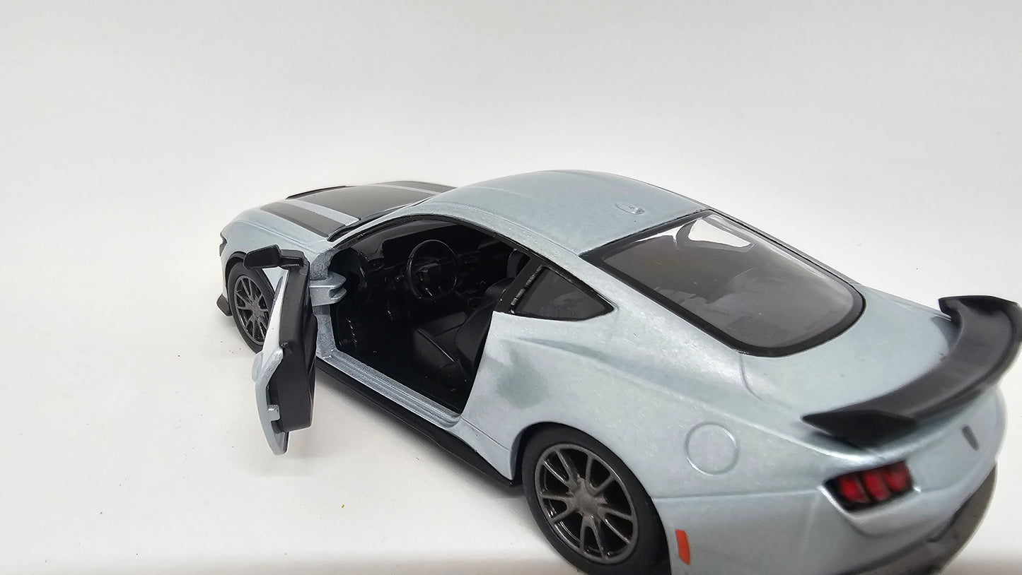 Ford Mustang Dark Horse (2024) Escala 1/38 Kinsmart