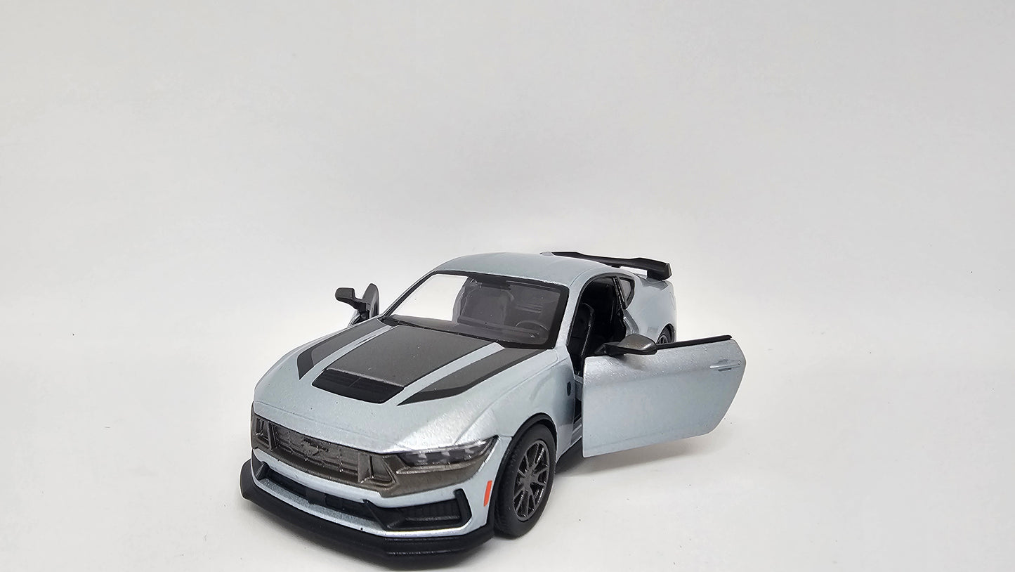 Ford Mustang Dark Horse (2024) Escala 1/38 Kinsmart