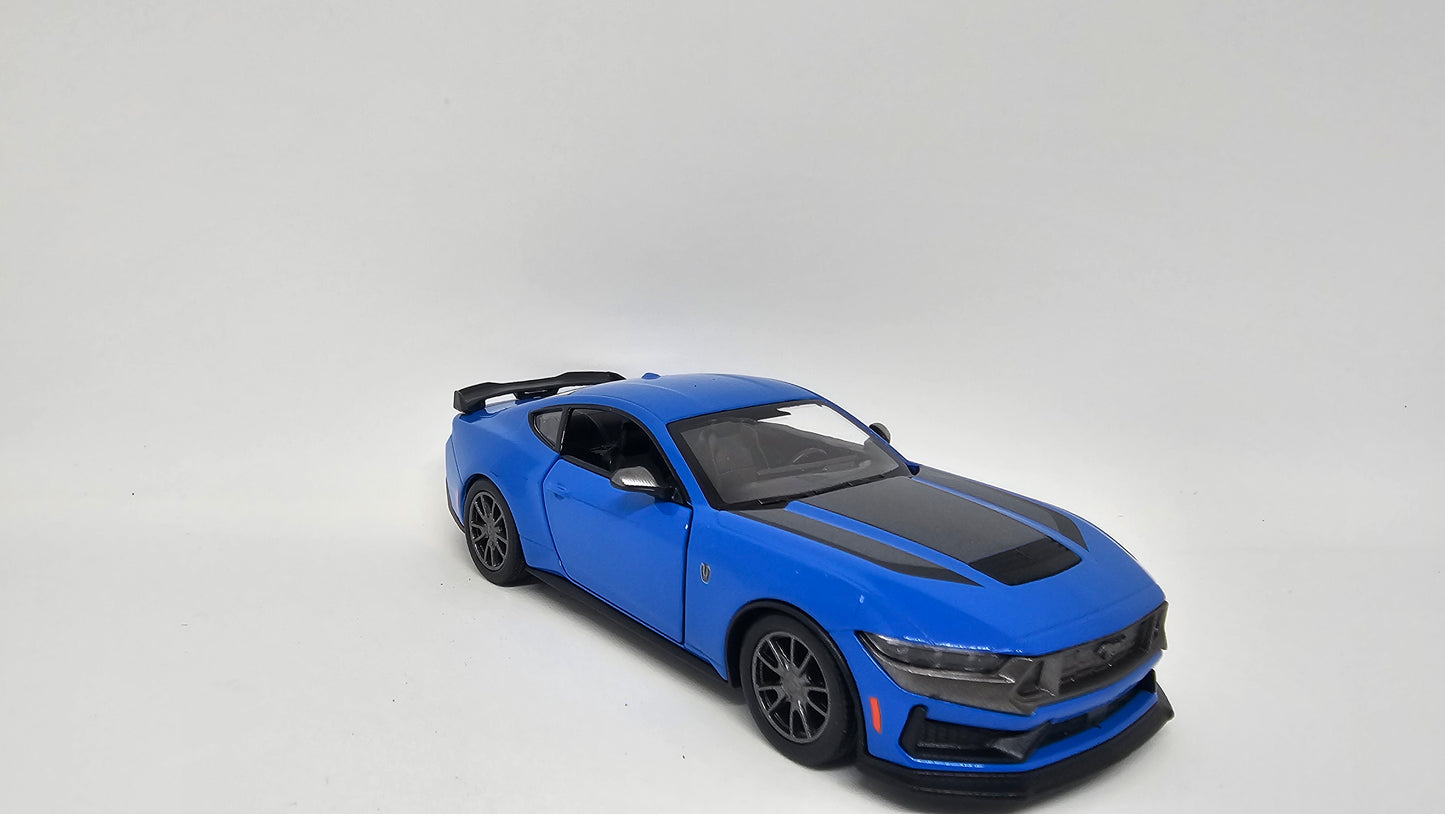 Ford Mustang Dark Horse (2024) Escala 1/38 Kinsmart