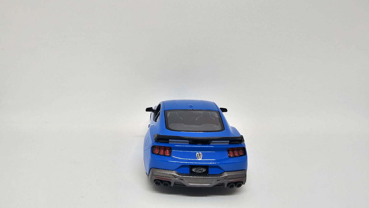 Ford Mustang Dark Horse (2024) Escala 1/38 Kinsmart