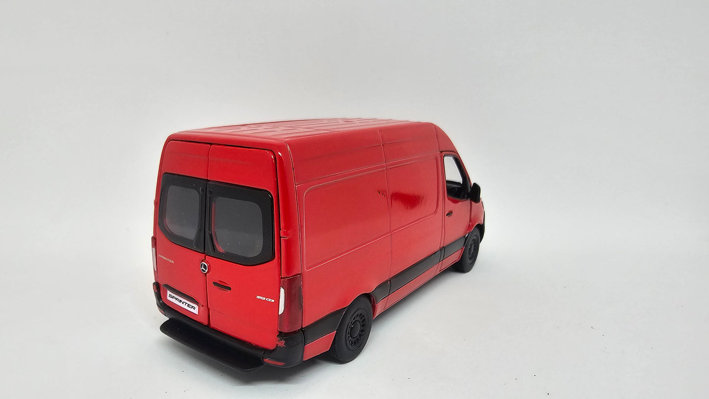 Mercedes Benz Sprinter Furgon Techo Alto Escala 1/48 Kinsmart