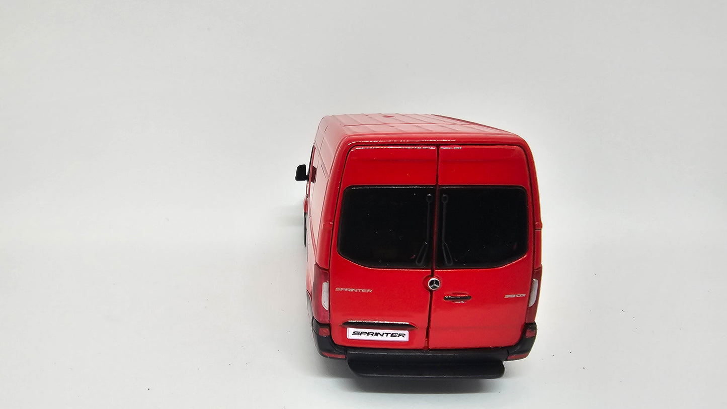 Mercedes Benz Sprinter Furgon Techo Alto Escala 1/48 Kinsmart