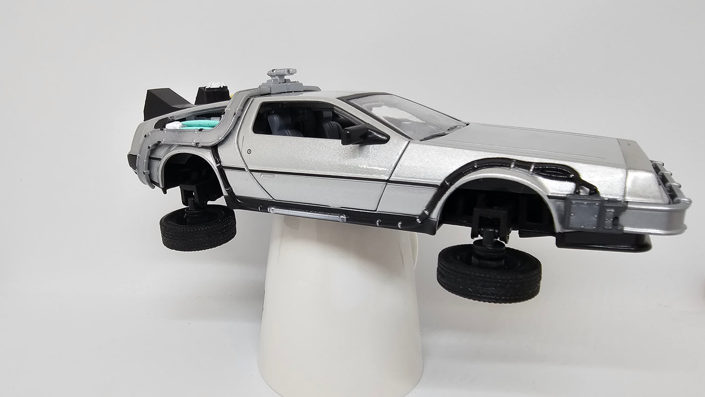 Delorean Volver Al Futuro II Volador Escala 1/24 WELLY