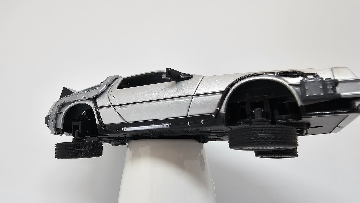 Delorean Volver Al Futuro II Volador Escala 1/24 WELLY