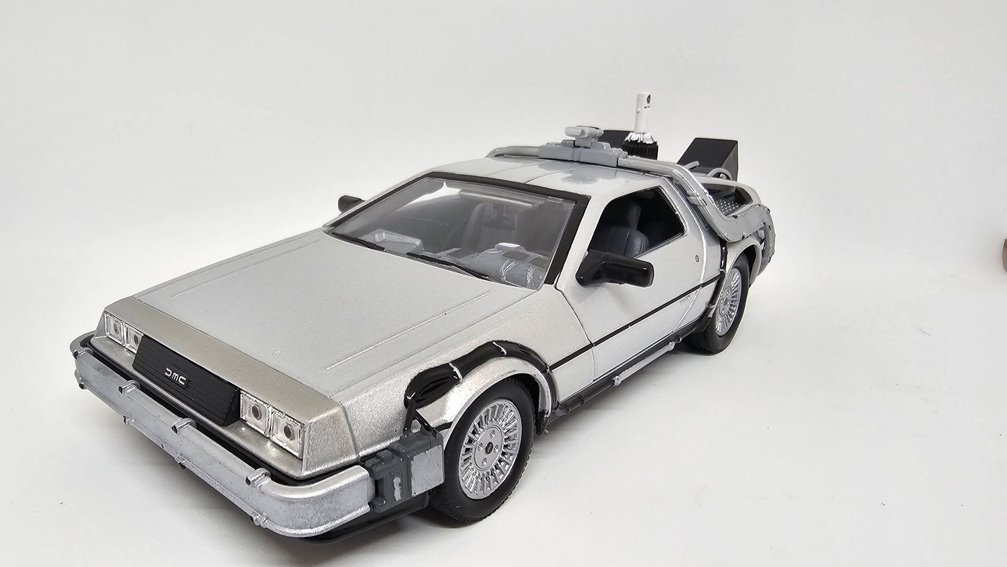 Delorean Volver Al Futuro II Volador Escala 1/24 WELLY
