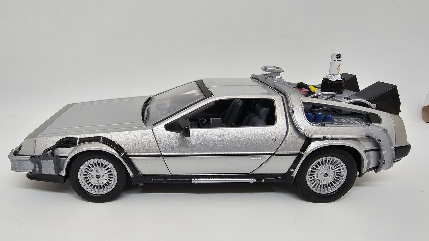 Delorean Volver Al Futuro II Volador Escala 1/24 WELLY