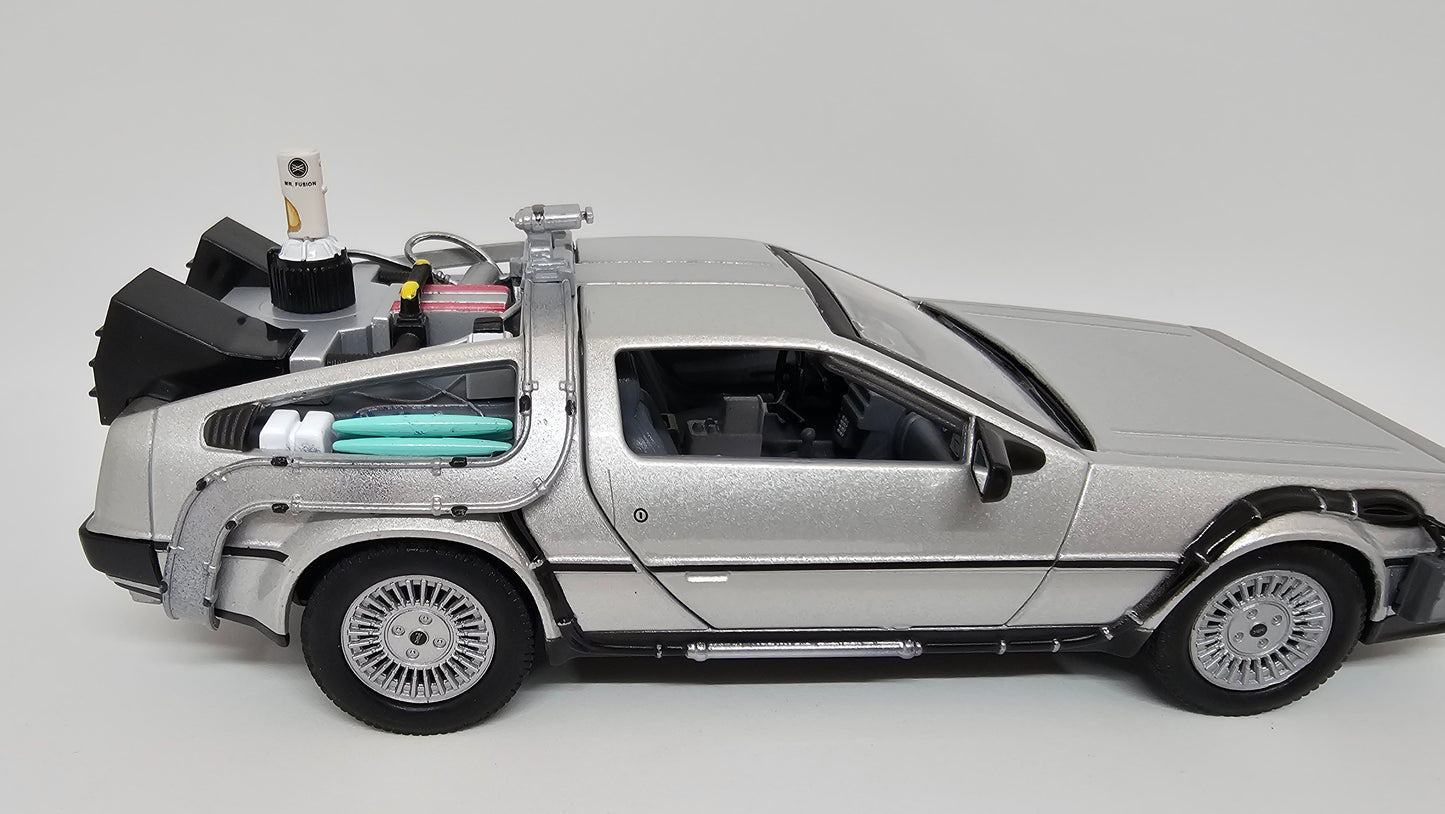 Delorean Volver Al Futuro II Volador Escala 1/24 WELLY