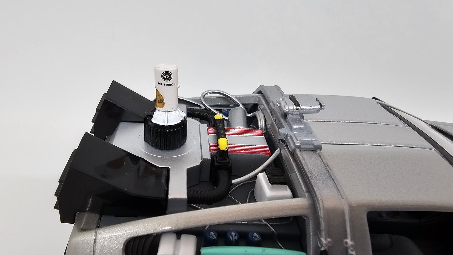 Delorean Volver Al Futuro II Volador Escala 1/24 WELLY