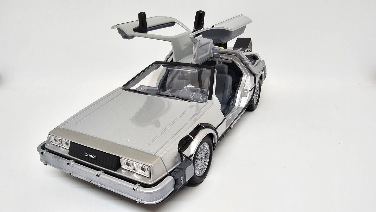 Delorean Volver Al Futuro II Volador Escala 1/24 WELLY