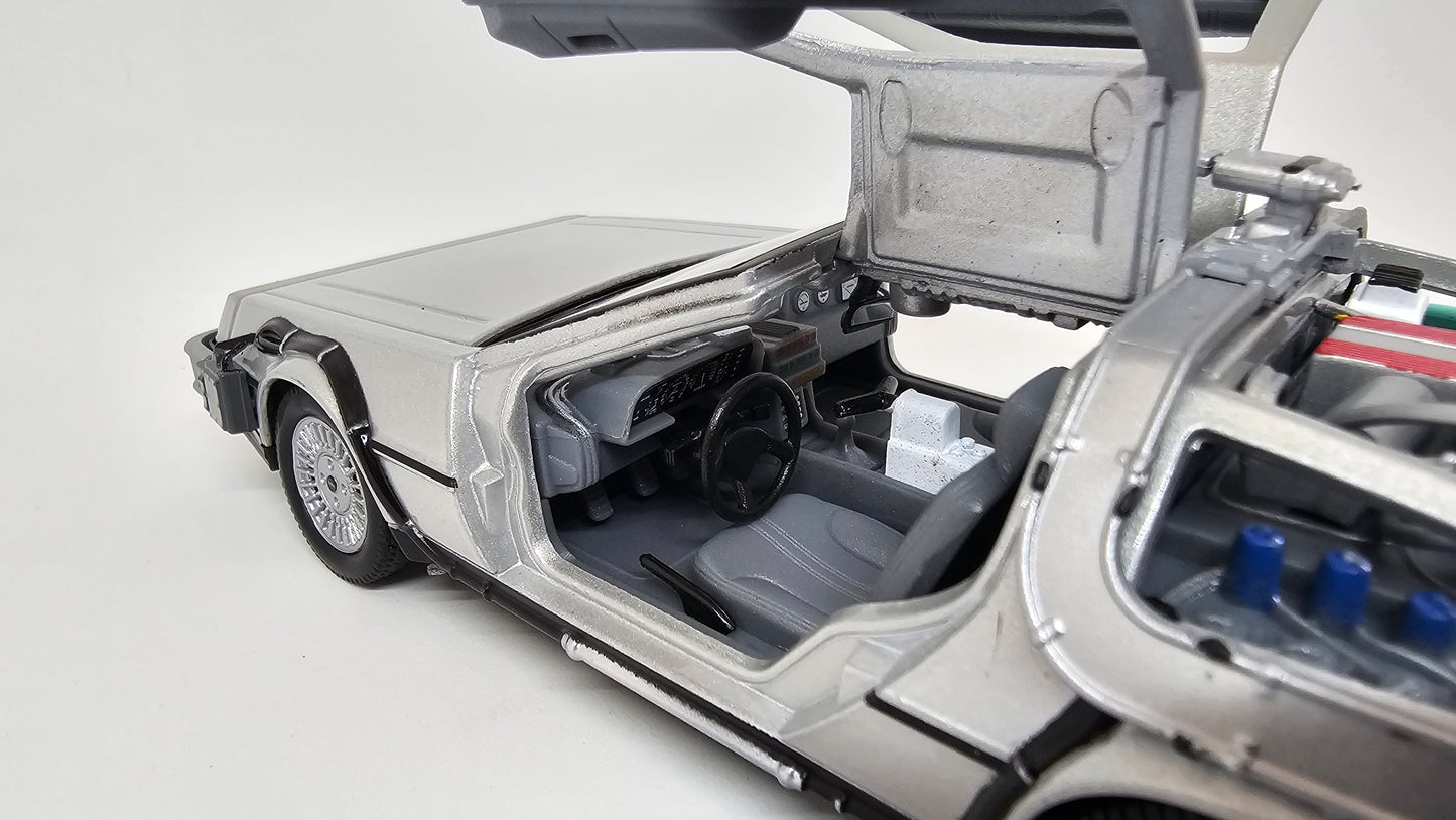 Delorean Volver Al Futuro II Volador Escala 1/24 WELLY