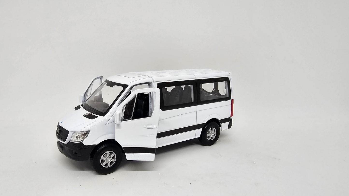 Mercedes Benz Sprinter Kombi de Pasajeros Vidriada Escala 1/43 Welly