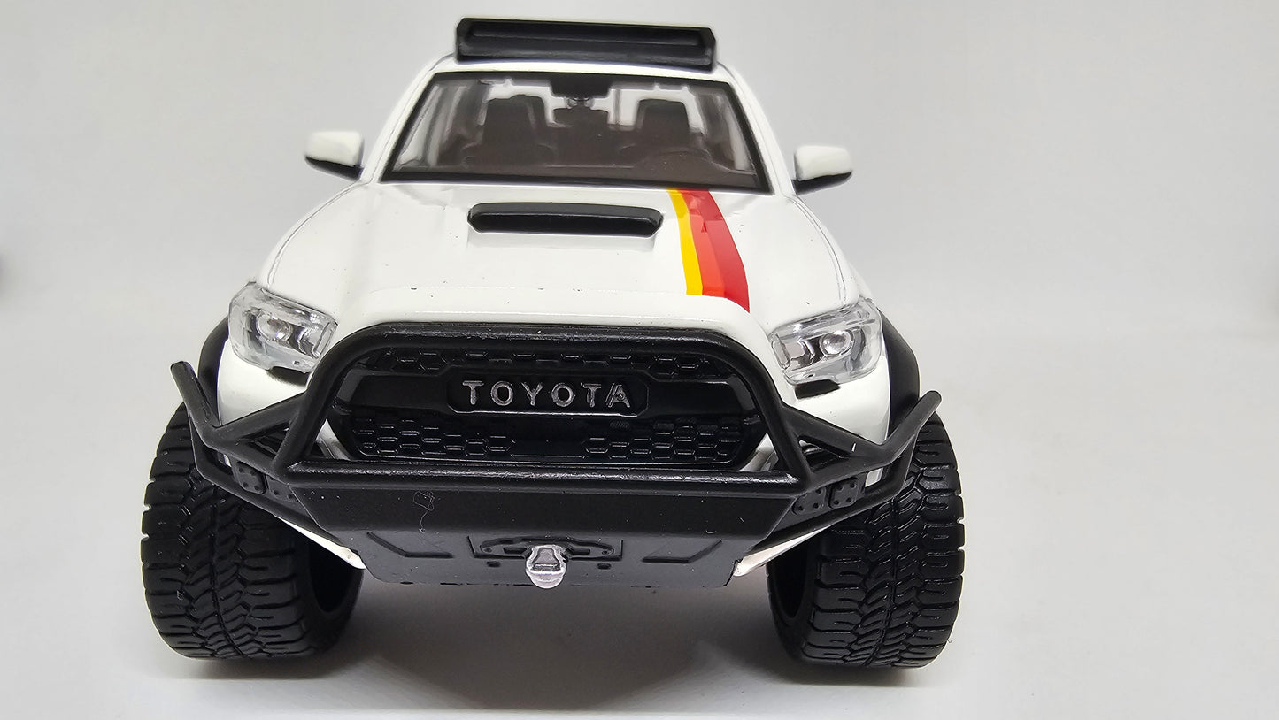 Toyota Tacoma TRD PRO - Escala 1/24 - Maisto (sin caja)