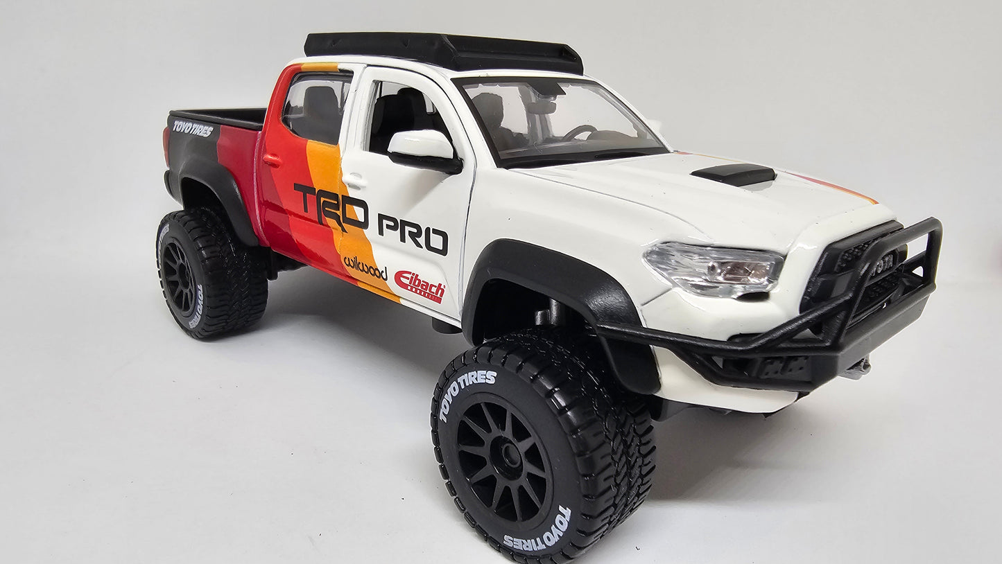 Toyota Tacoma TRD PRO - Escala 1/24 - Maisto (sin caja)