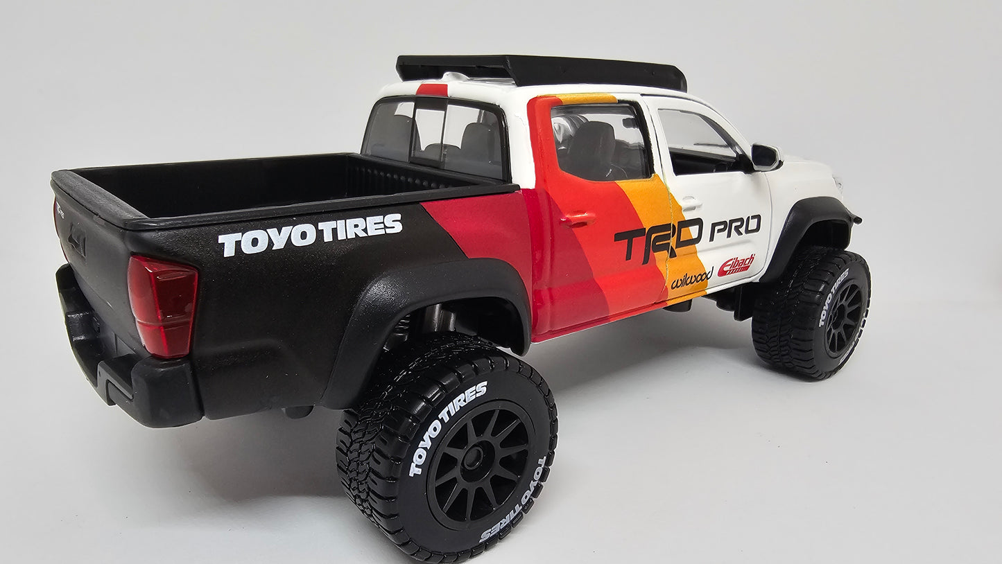 Toyota Tacoma TRD PRO - Escala 1/24 - Maisto (sin caja)