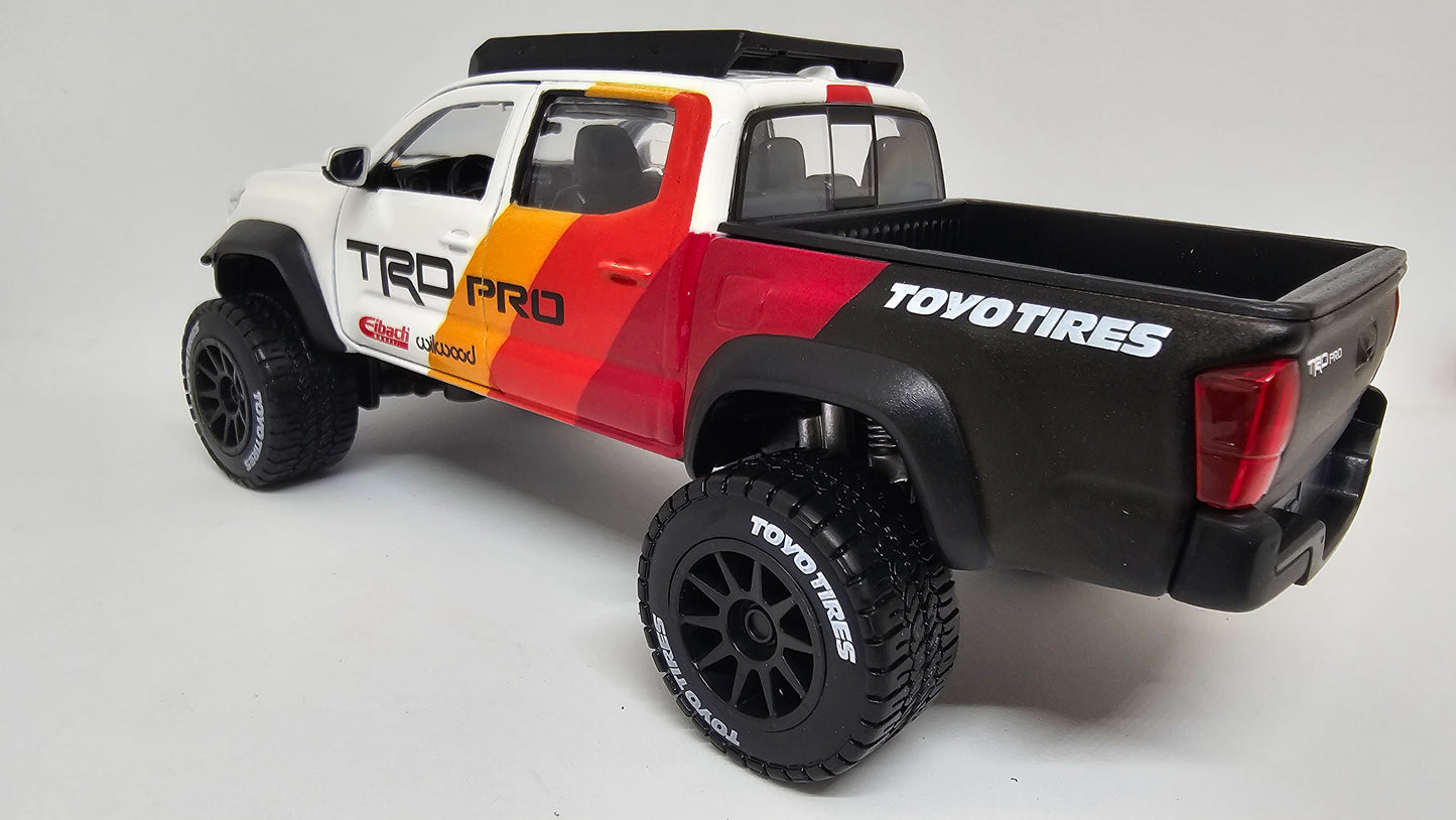 Toyota Tacoma TRD PRO - Escala 1/24 - Maisto (sin caja)