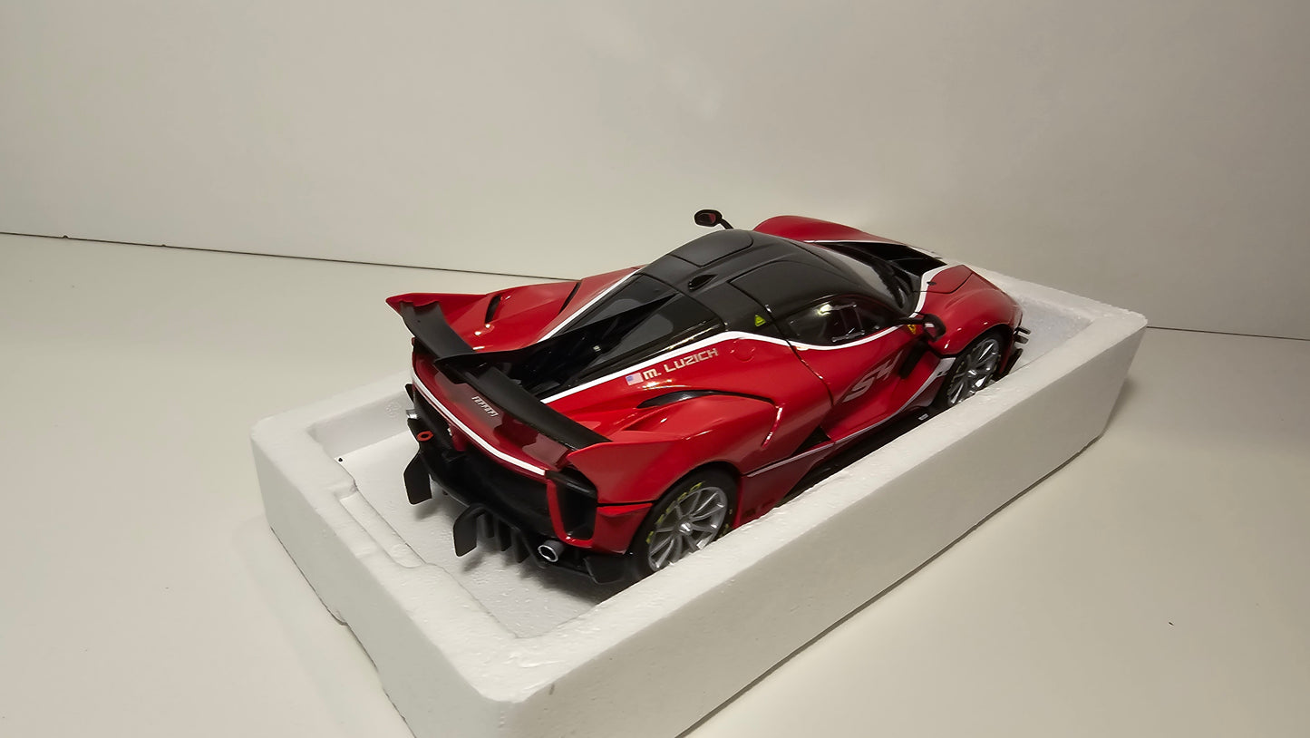 Ferrari FXXK EVO - Escala 1/18 - Burago