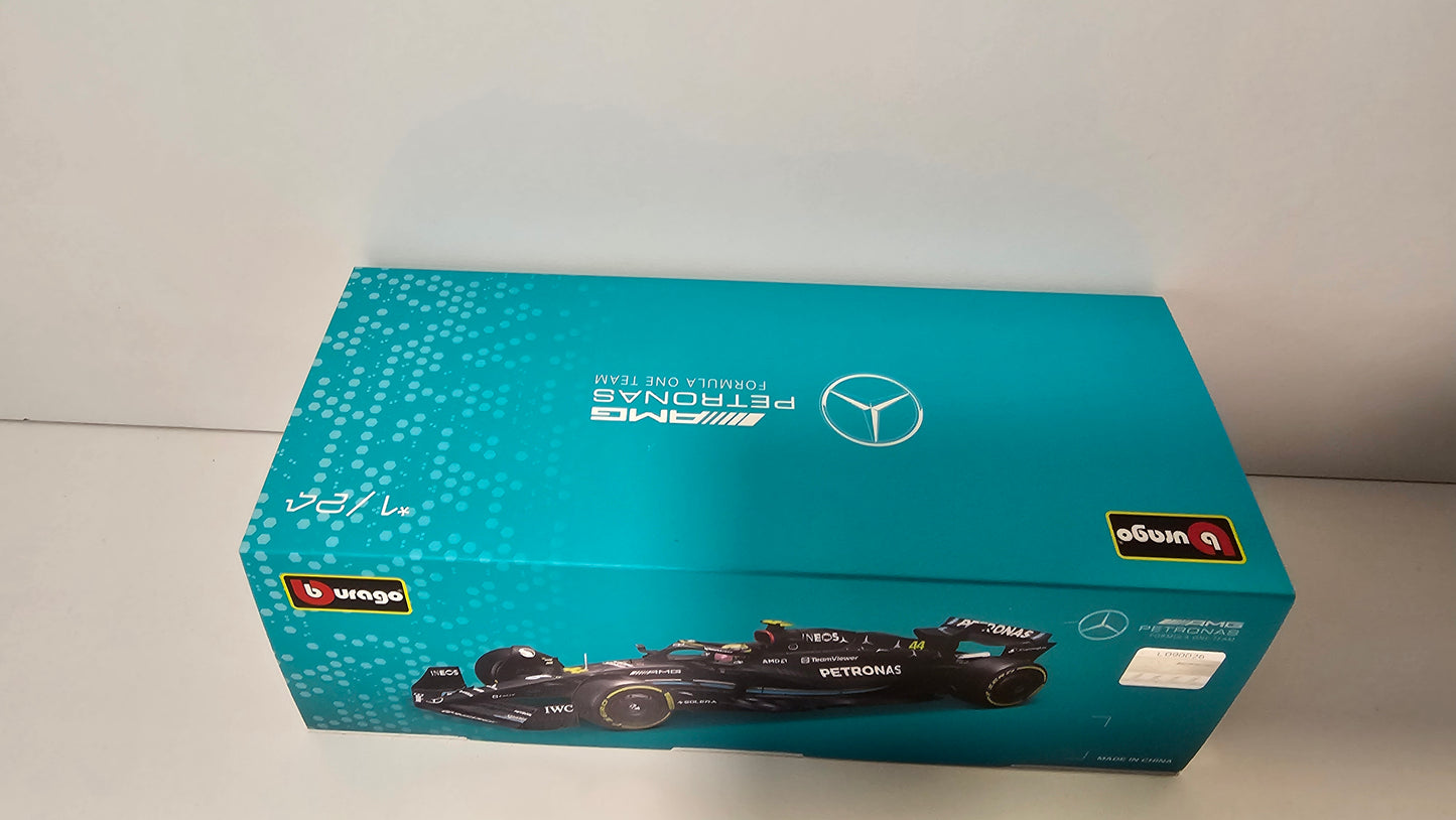 Mercedes AMG F1 W14 E Performance #44 L. Hamilton - 2023 - F1 Burago - Escala 1/24 c/acrílico