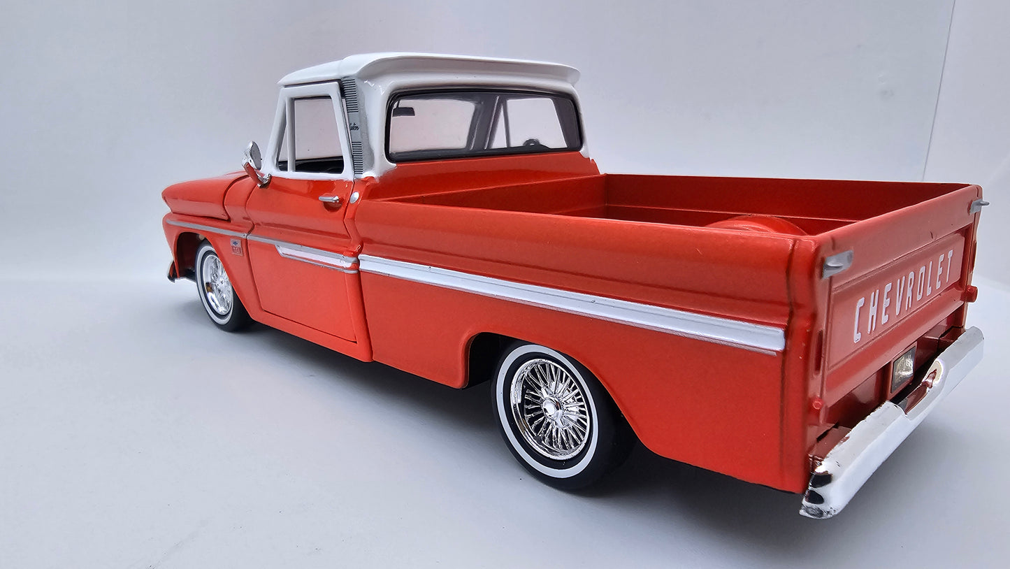 Chevy C10 Fleetside 1966 Custom - Escala 1/24 - Motormax (sin caja)