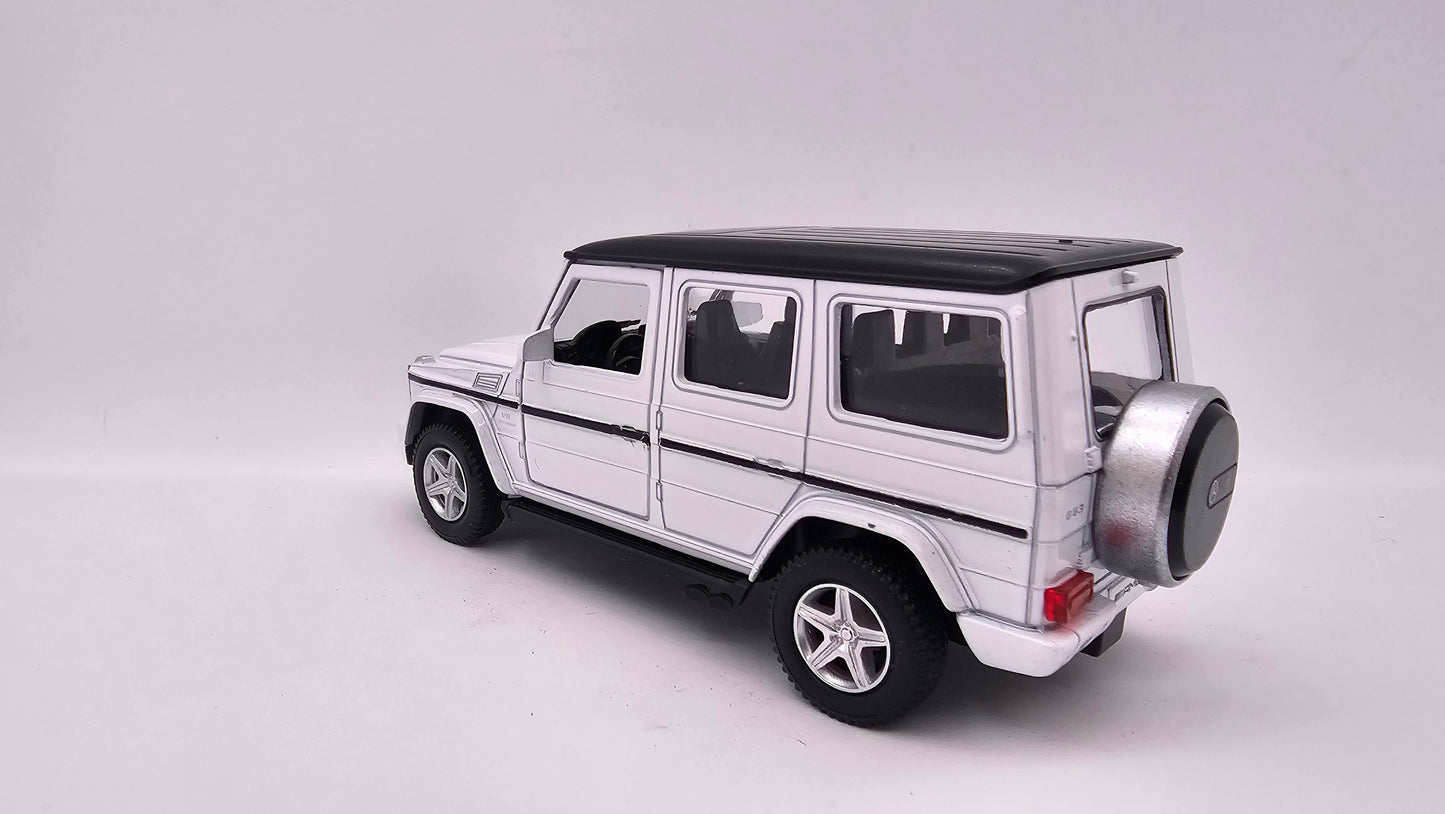 Mercedes Benz G63 AMG - Escala 1/36 - RMZ