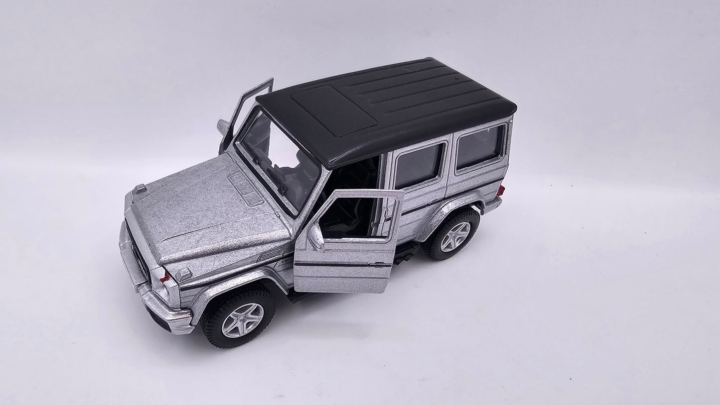 Mercedes Benz G63 AMG - Escala 1/36 - RMZ