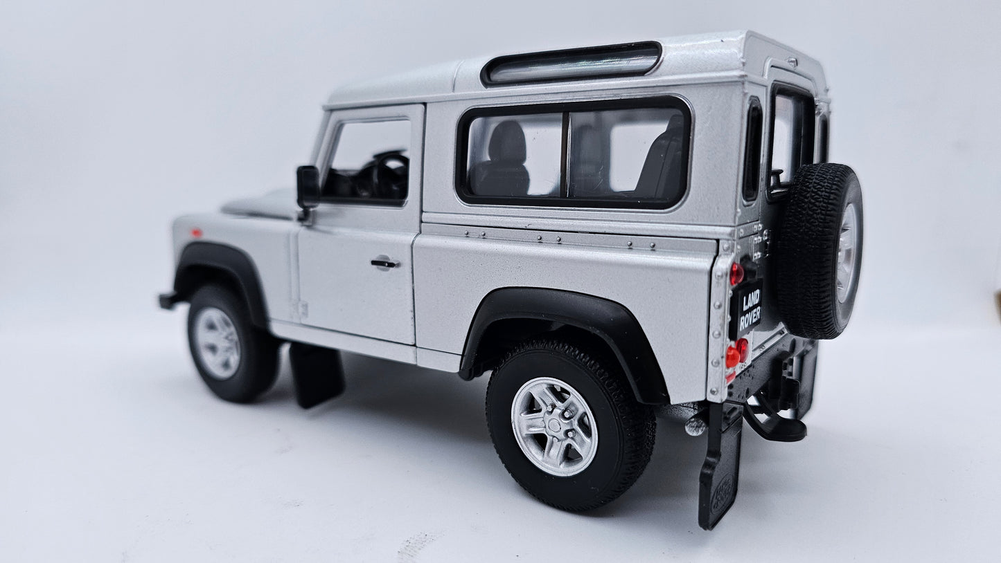 Land Rover Defender - Escala 1/24 - Welly (sin caja)
