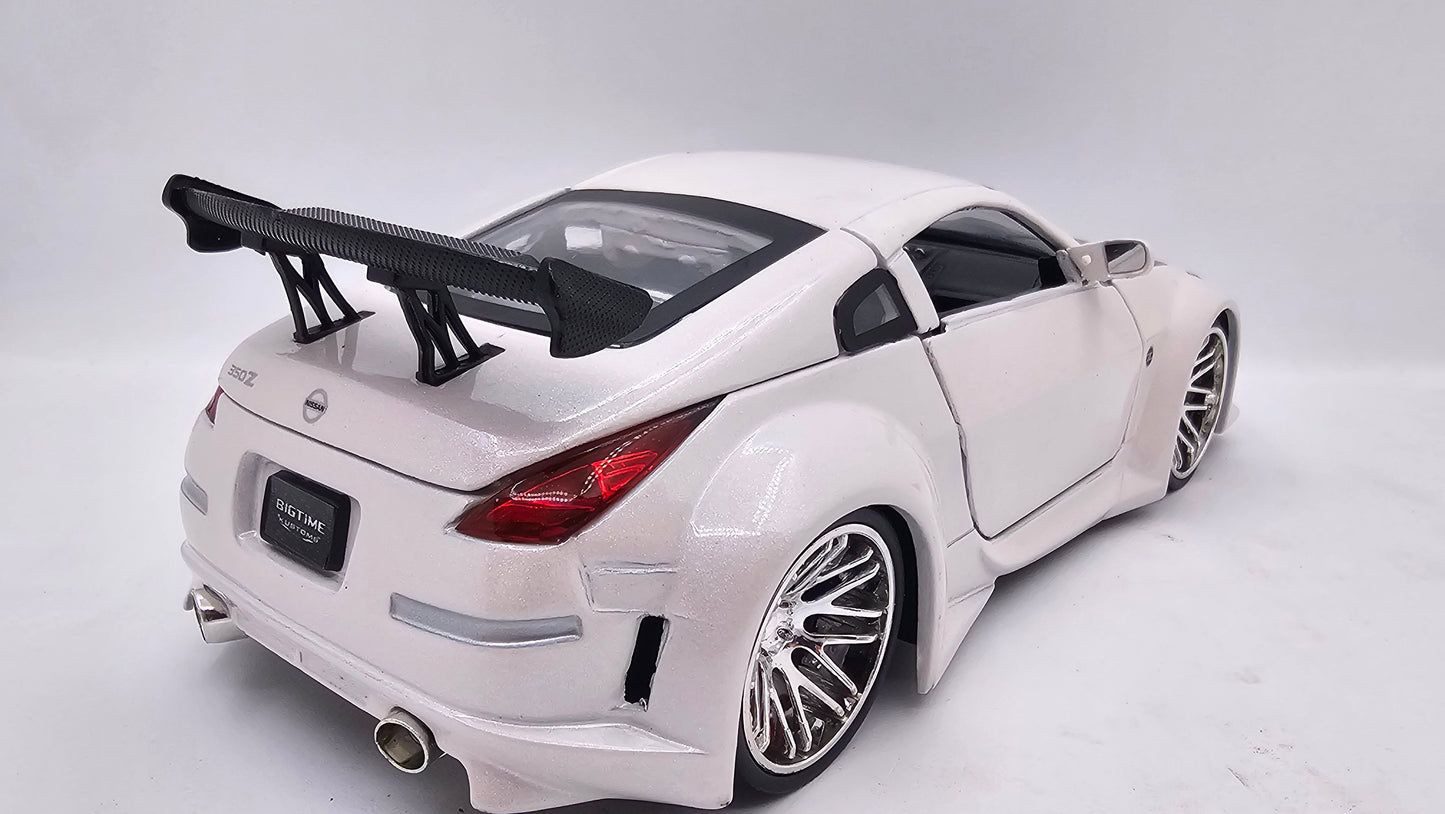 Nissan 350Z (Z33) 2003 - Escala 1/24 - Jada (sin caja)