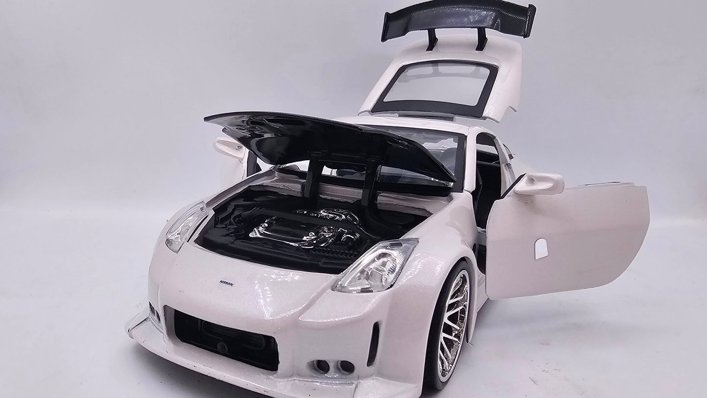 Nissan 350Z (Z33) 2003 - Escala 1/24 - Jada (sin caja)