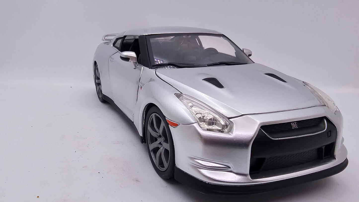 Nissan GT-R (R35) 2009 de Brian - "RAPIDO Y FURIOSO" - Escala 1/24 - Jada (sin caja)
