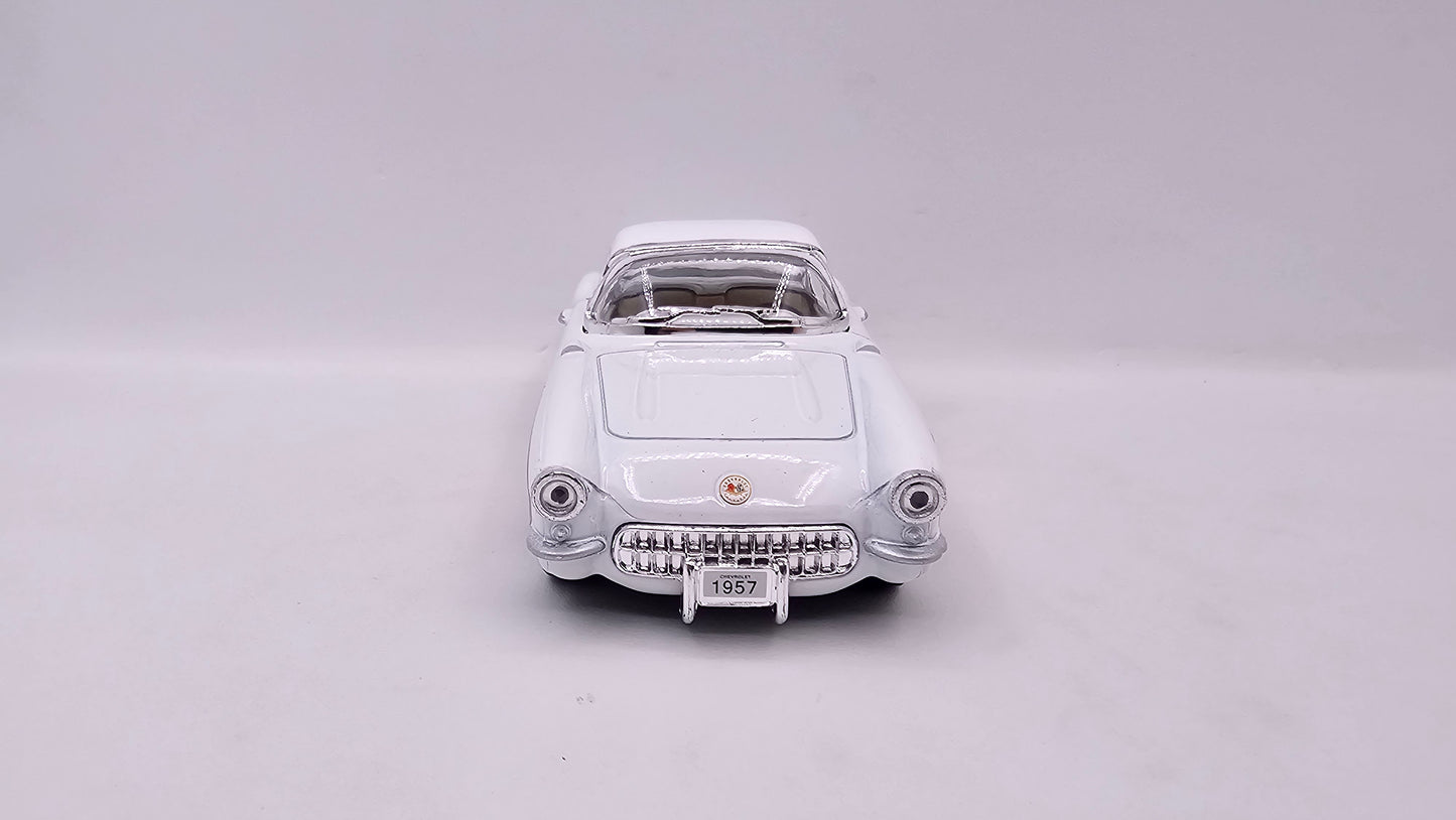 Chevrolet Corvette 1957 - Escala 1/34 - Kinsmart - (Sin caja)