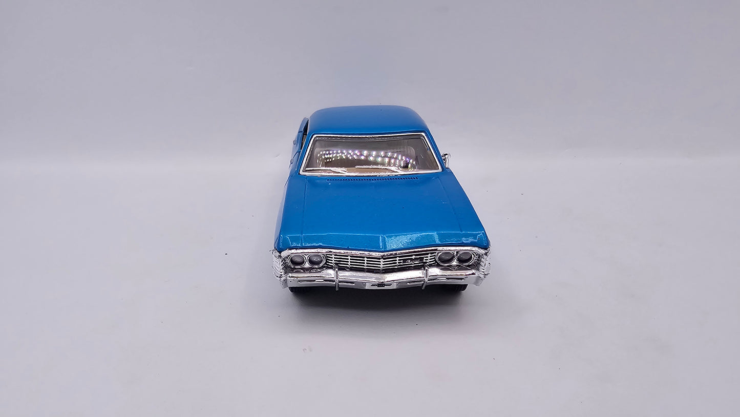 Chevrolet Impala 1967- Escala 1/43 - Kinsmart - (Sin caja)