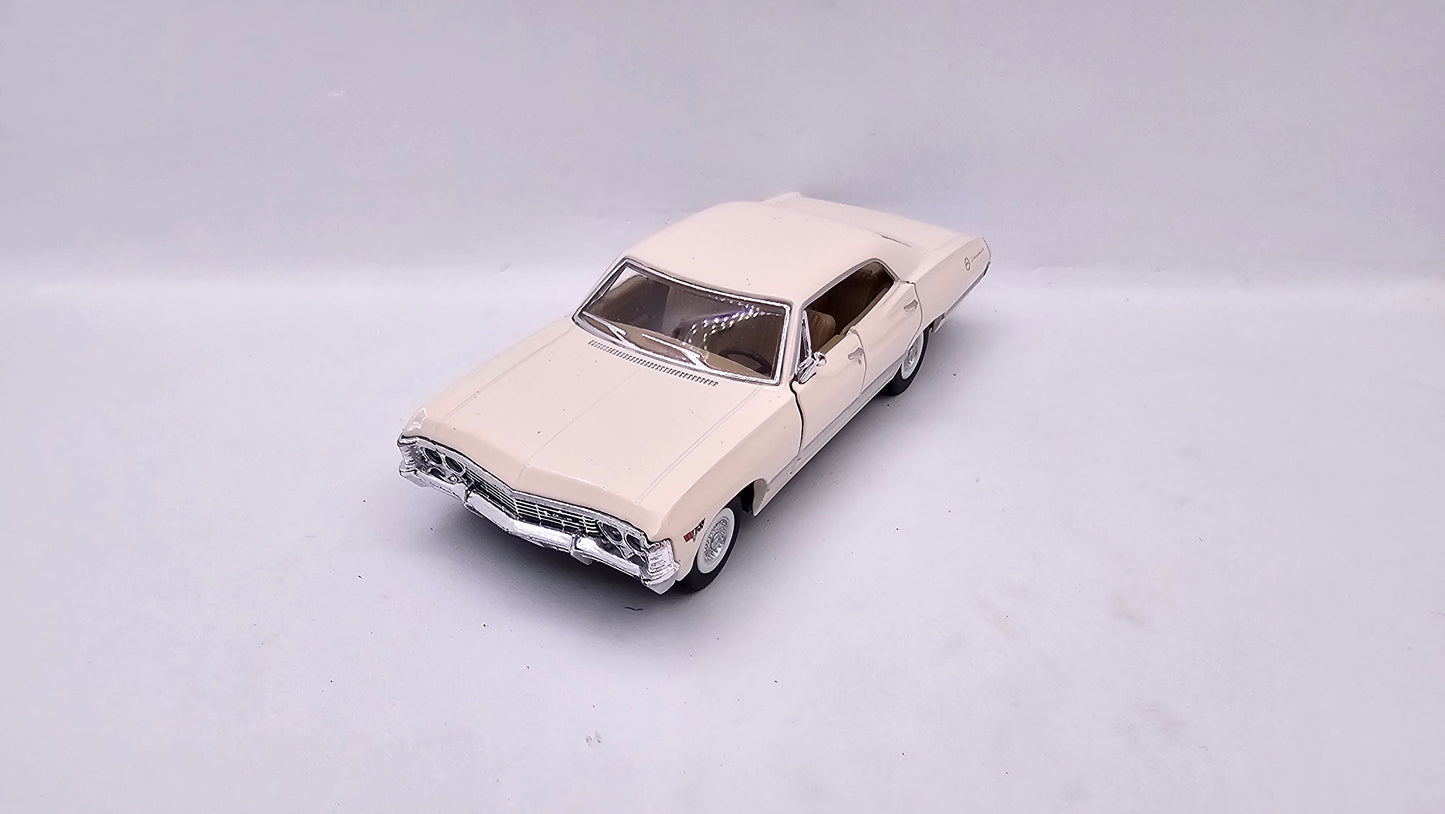 Chevrolet Impala 1967- Escala 1/43 - Kinsmart - (Sin caja)