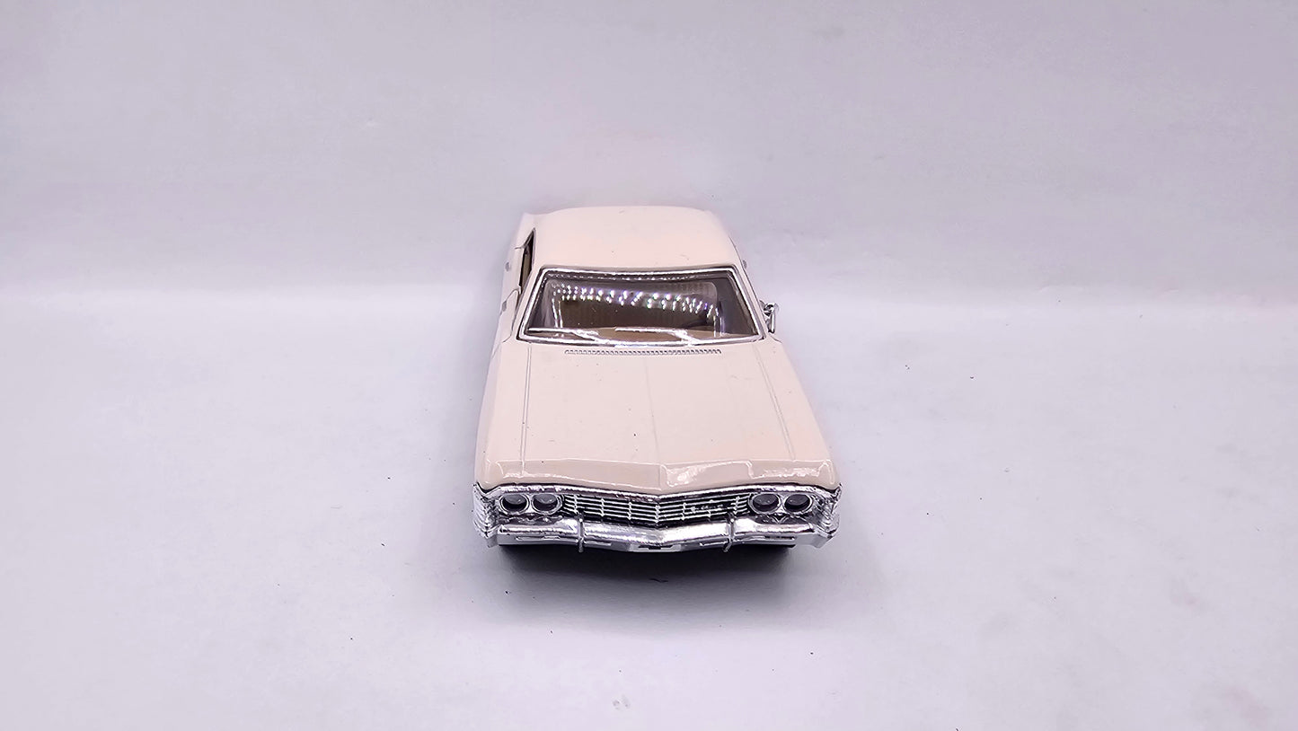 Chevrolet Impala 1967- Escala 1/43 - Kinsmart - (Sin caja)