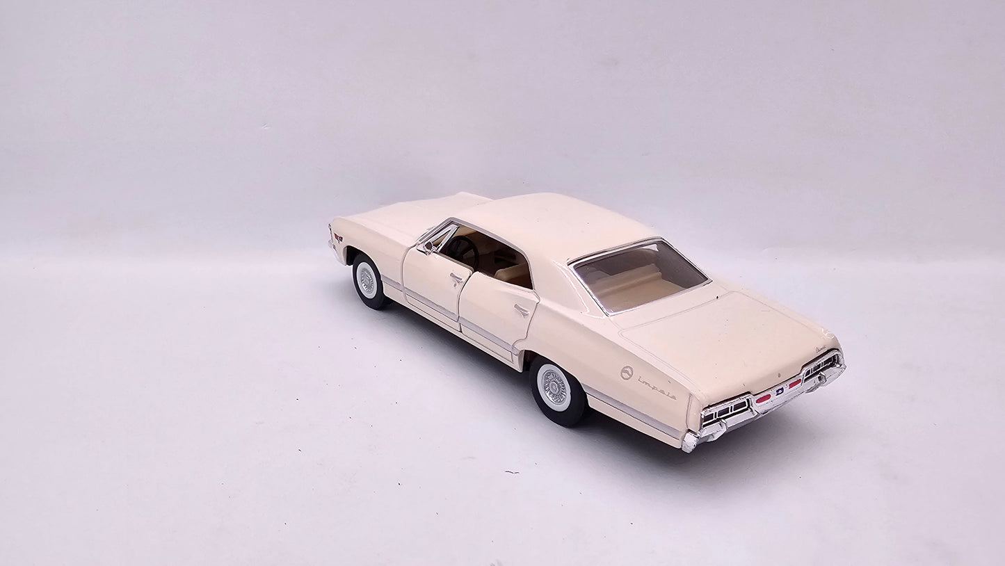 Chevrolet Impala 1967- Escala 1/43 - Kinsmart - (Sin caja)