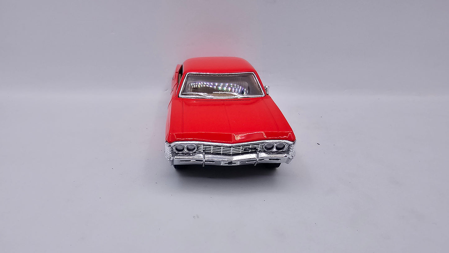 Chevrolet Impala 1967- Escala 1/43 - Kinsmart - (Sin caja)