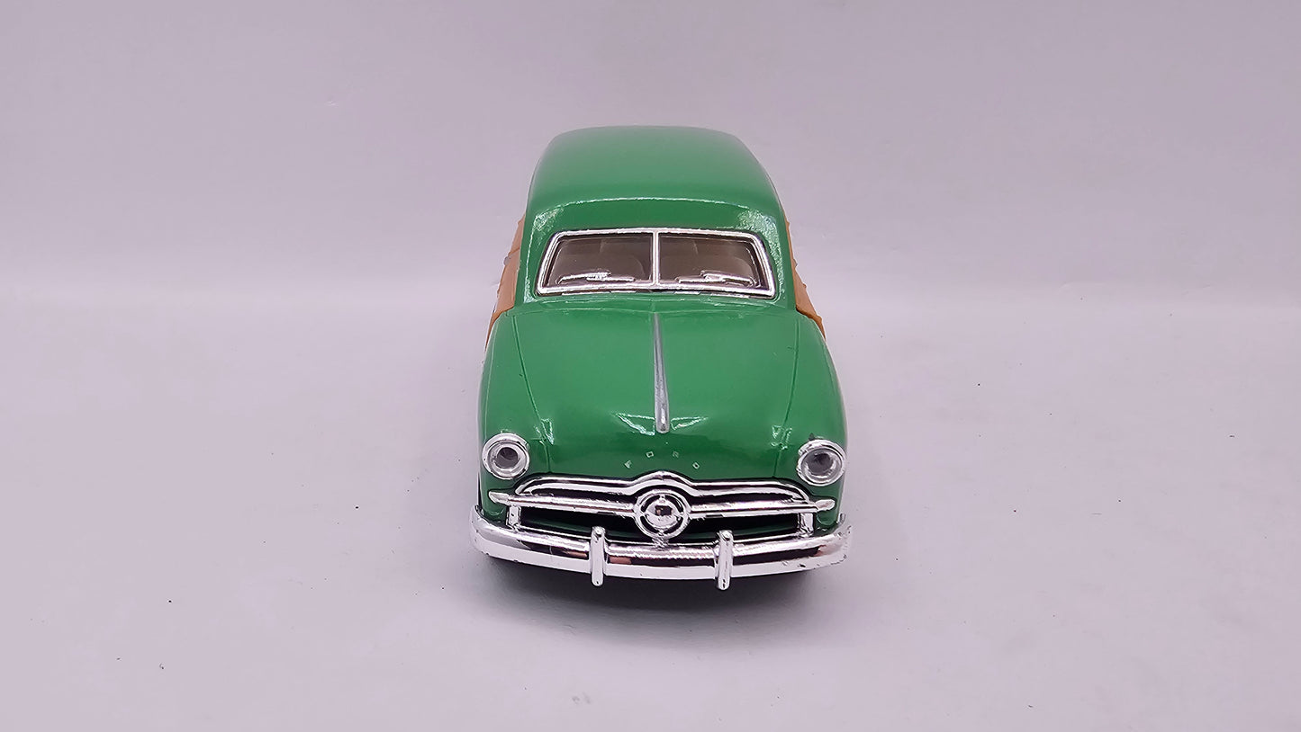 Ford Woody Wagon 1949 - Escala 1/40- Kinsmart - (Sin caja)