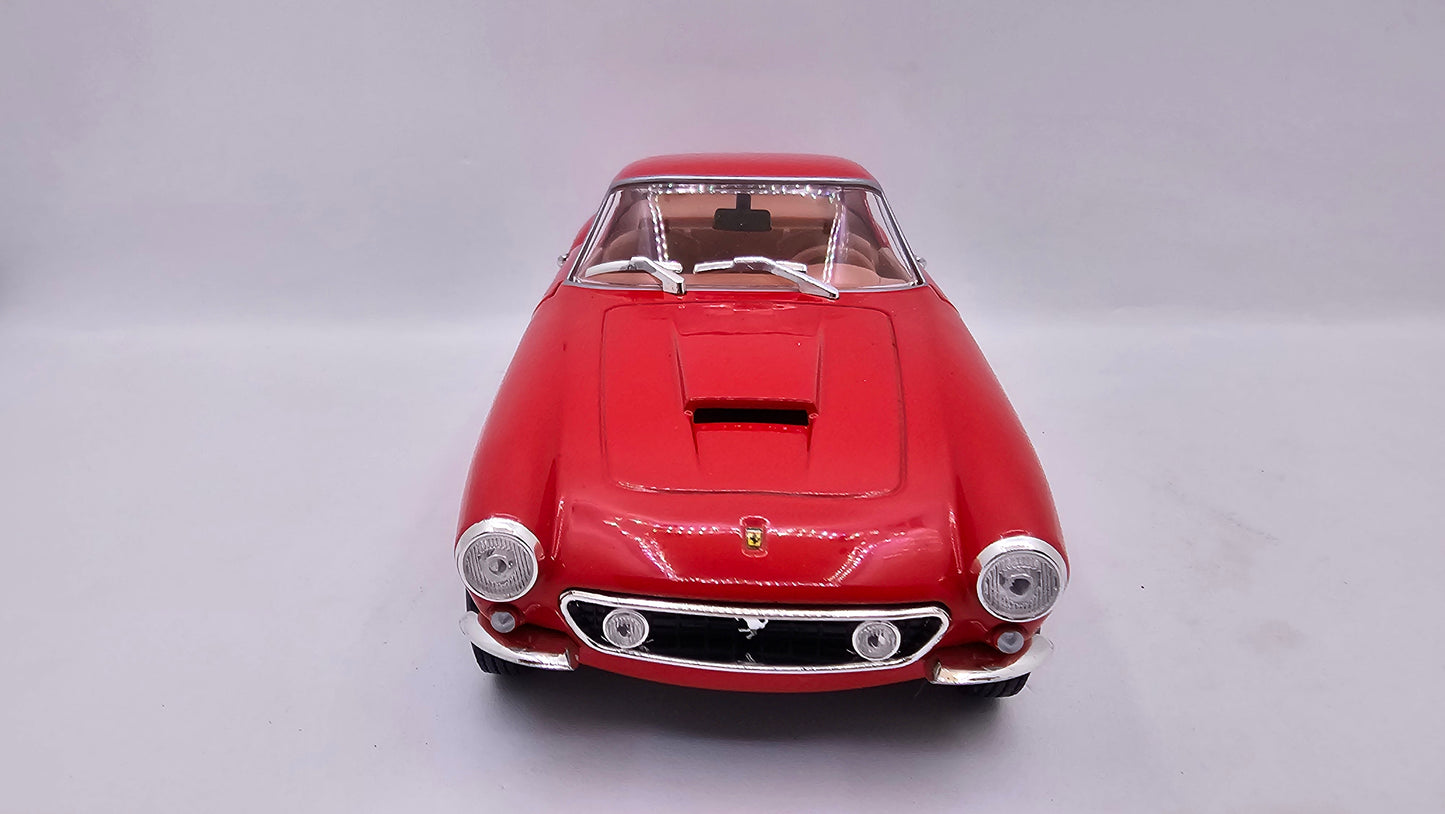 Ferrari 250 GT Berlinetta Passo Corto - Escala 1/24 - Burago - (Sin caja)