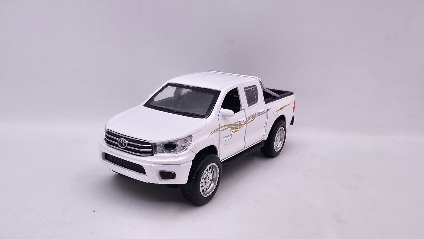 Toyota Hilux 4x4 - Escala 1/32 - Con Luces y Sonidos - Kingstoy - (Sin caja)