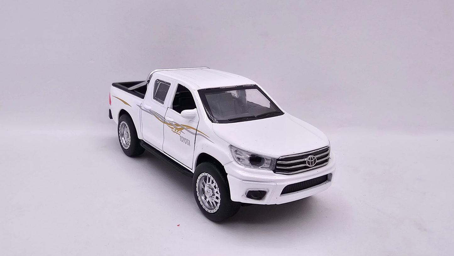 Toyota Hilux 4x4 - Escala 1/32 - Con Luces y Sonidos - Kingstoy - (Sin caja)
