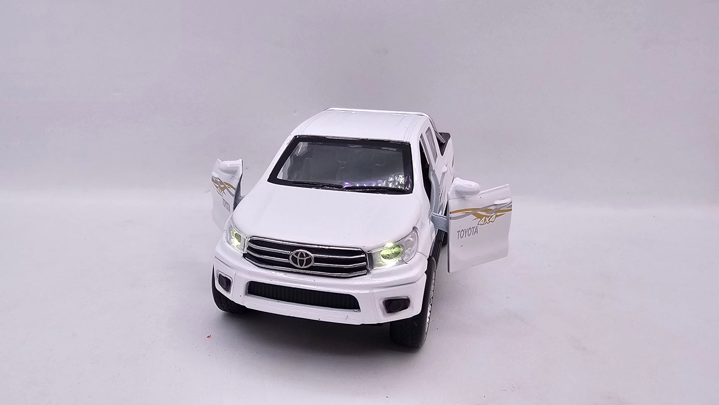 Toyota Hilux 4x4 - Escala 1/32 - Con Luces y Sonidos - Kingstoy - (Sin caja)
