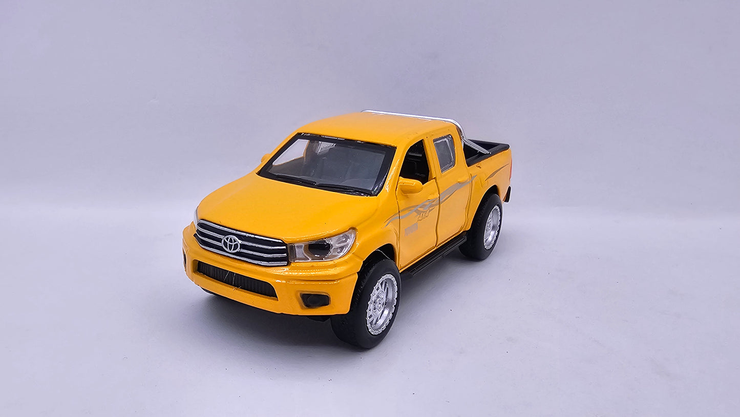 Toyota Hilux 4x4 - Escala 1/32 - Con Luces y Sonidos - Kingstoy - (Sin caja)