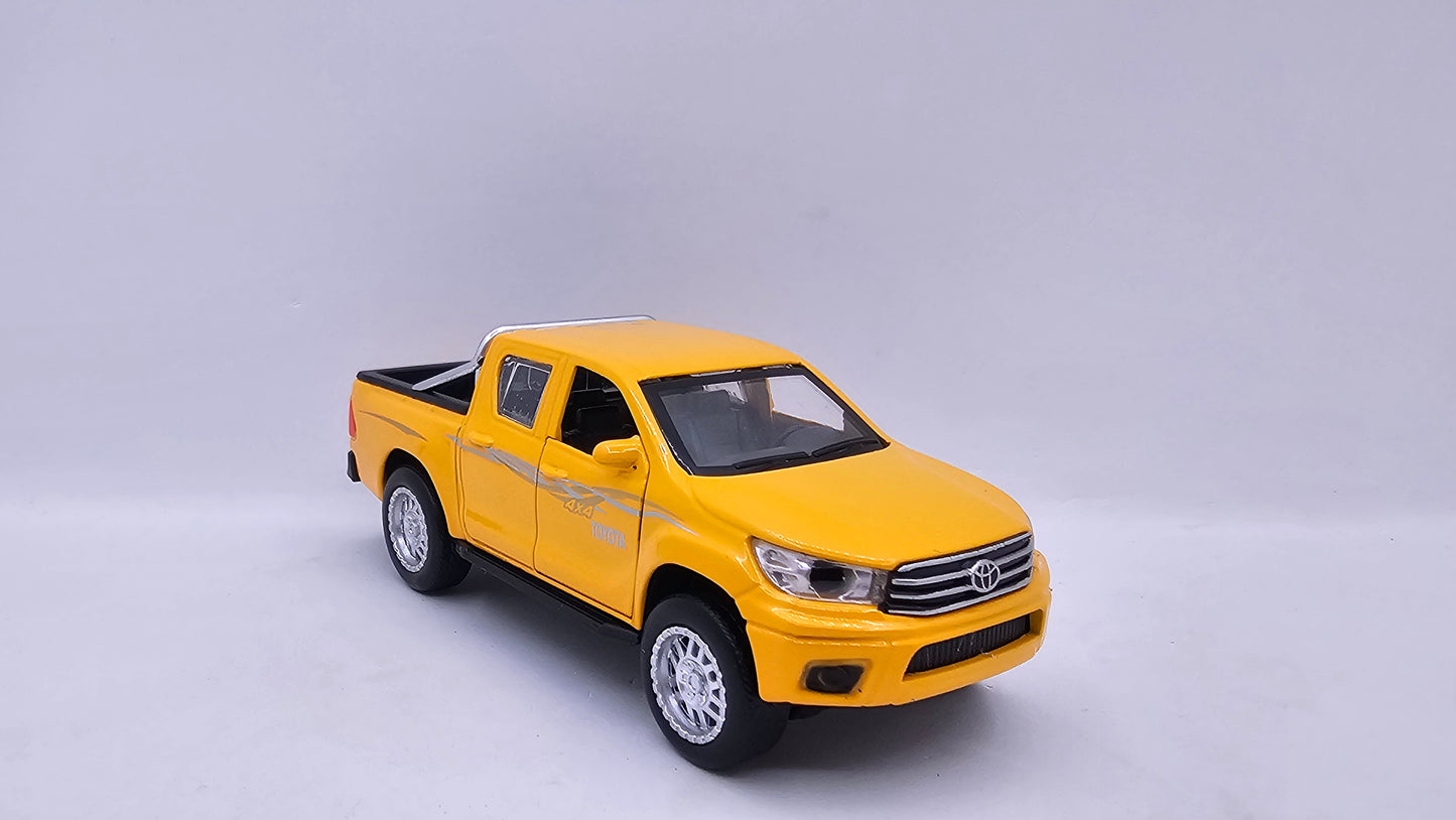 Toyota Hilux 4x4 - Escala 1/32 - Con Luces y Sonidos - Kingstoy - (Sin caja)