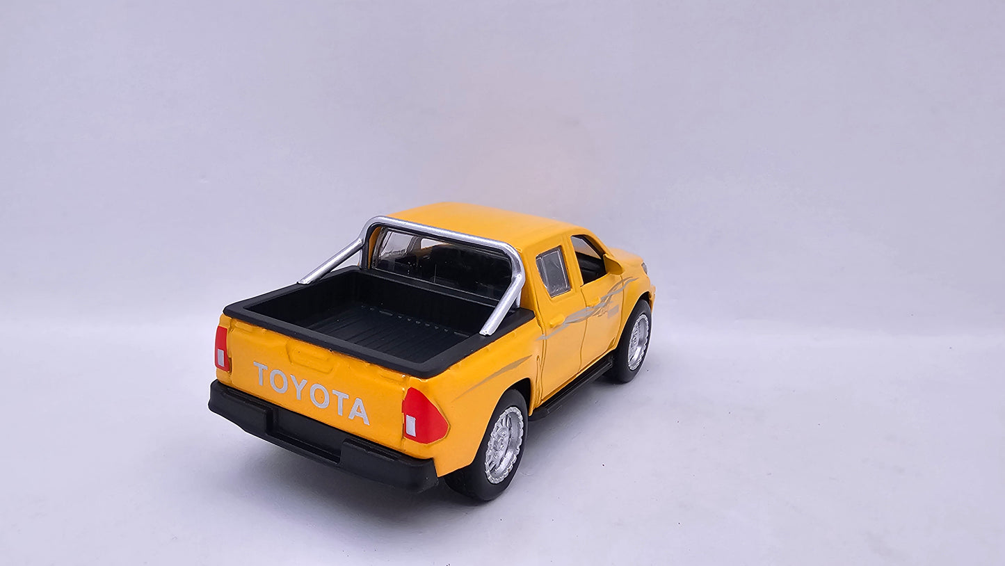 Toyota Hilux 4x4 - Escala 1/32 - Con Luces y Sonidos - Kingstoy - (Sin caja)