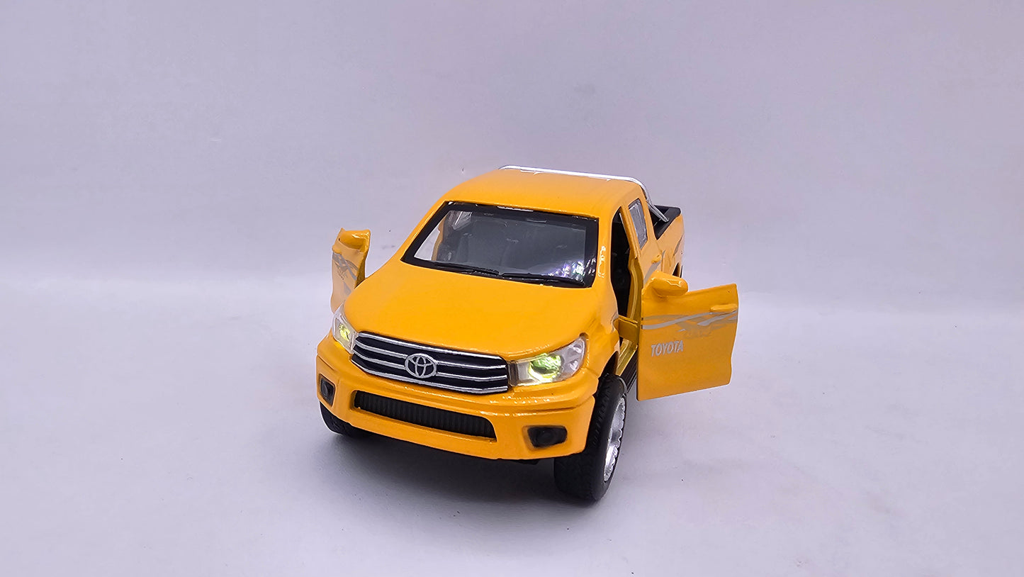 Toyota Hilux 4x4 - Escala 1/32 - Con Luces y Sonidos - Kingstoy - (Sin caja)